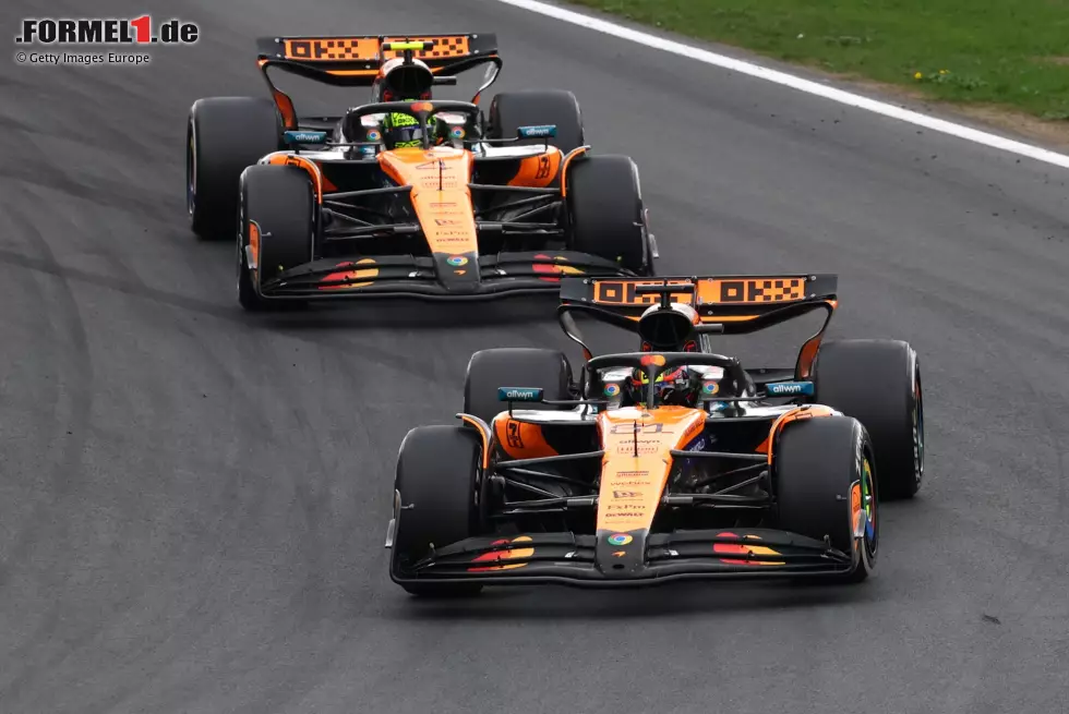 Foto zur News: Oscar Piastri (McLaren) und Lando Norris (McLaren)