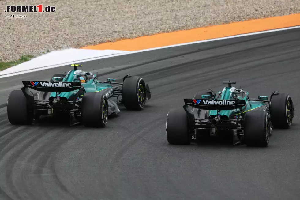 Foto zur News: Fernando Alonso (Aston Martin) und Lance Stroll (Aston Martin)