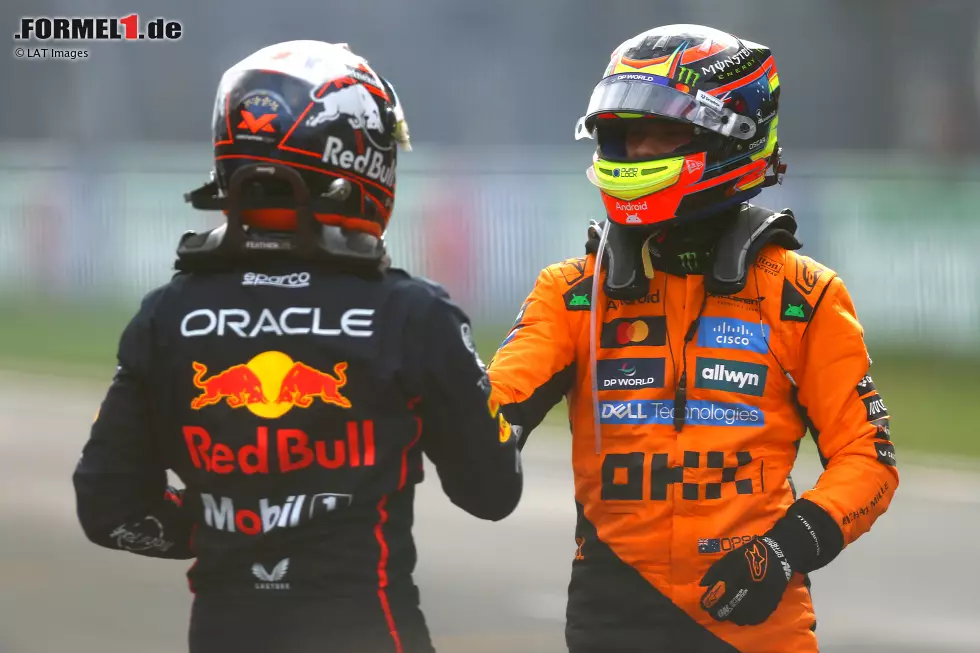 Foto zur News: Oscar Piastri (McLaren) und Max Verstappen (Red Bull)