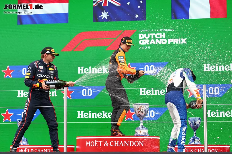 Foto zur News: Oscar Piastri (McLaren), Max Verstappen (Red Bull) und Isack Hadjar (Racing Bulls)