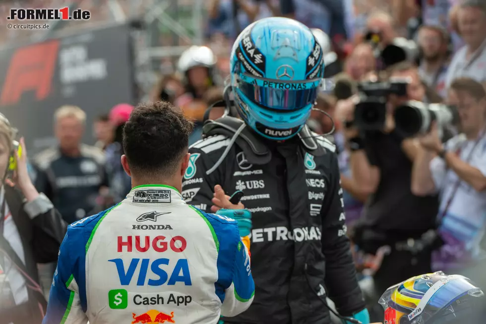 Foto zur News: Isack Hadjar (Racing Bulls) und George Russell (Mercedes)