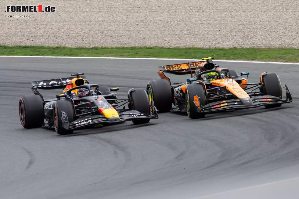 Foto zur News: Max Verstappen (Red Bull) und Lando Norris (McLaren)