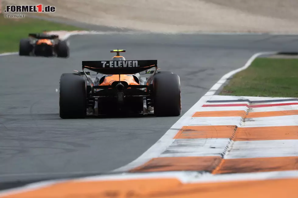 Foto zur News: Oscar Piastri (McLaren) und Lando Norris (McLaren)