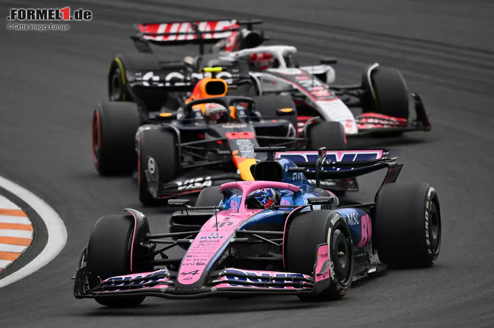 Foto zur News: Pierre Gasly (Alpine), Yuki Tsunoda (Red Bull) und Esteban Ocon (Haas)