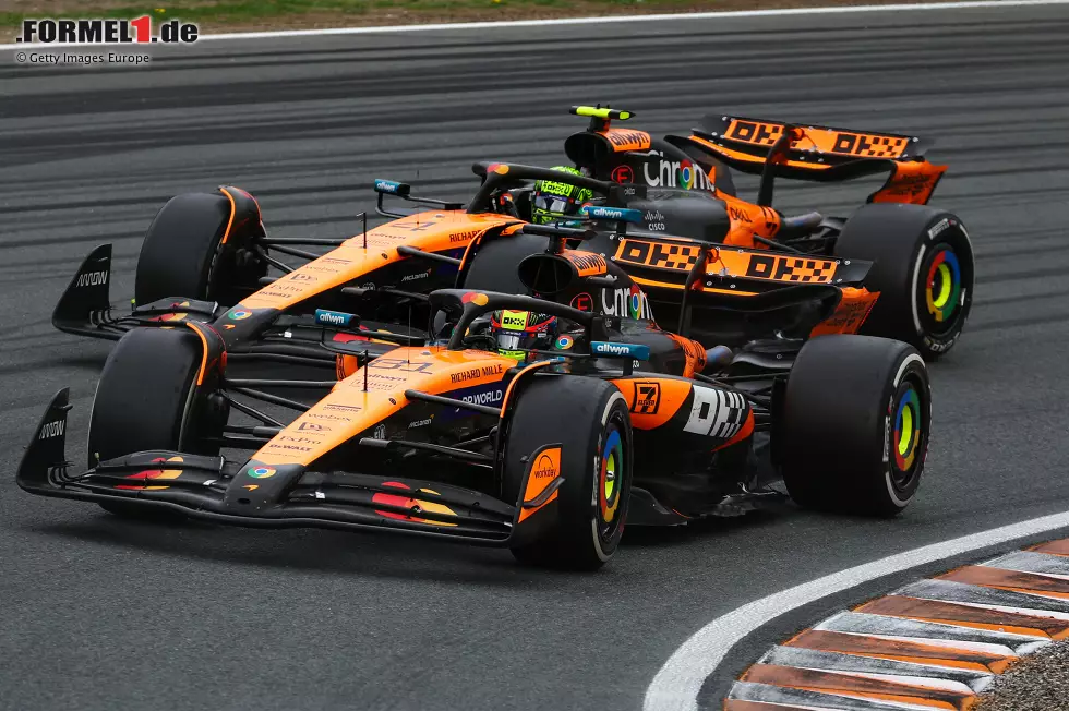 Foto zur News: Oscar Piastri (McLaren) und Lando Norris (McLaren)