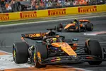 Foto zur News: Oscar Piastri (McLaren) und Lando Norris (McLaren)