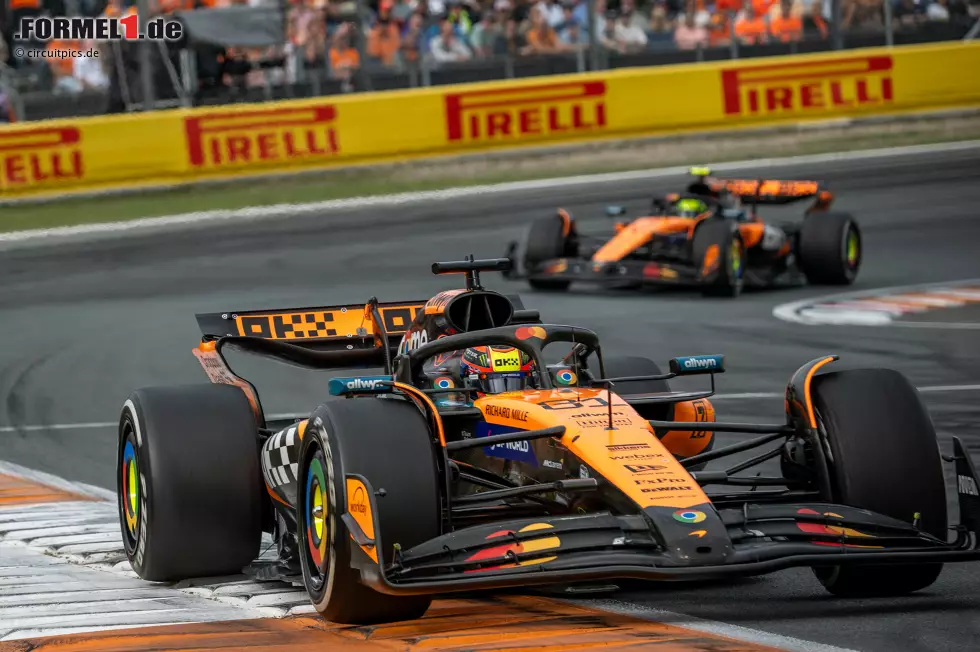 Foto zur News: Oscar Piastri (McLaren) und Lando Norris (McLaren)