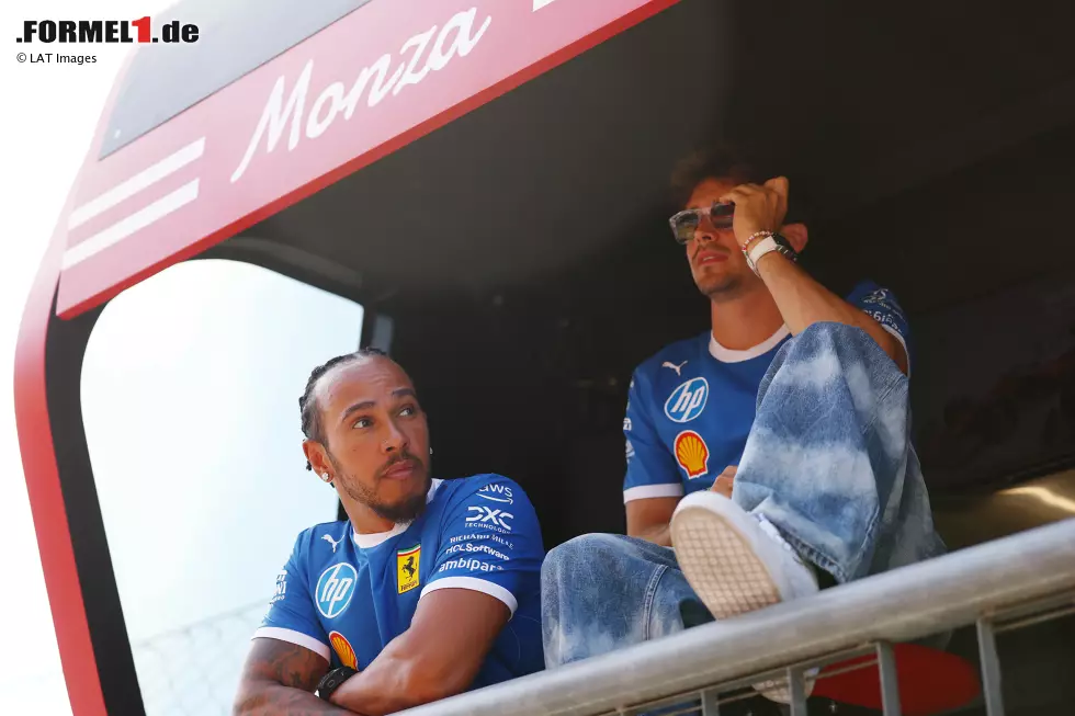 Foto zur News: Lewis Hamilton (Ferrari) und Charles Leclerc (Ferrari)