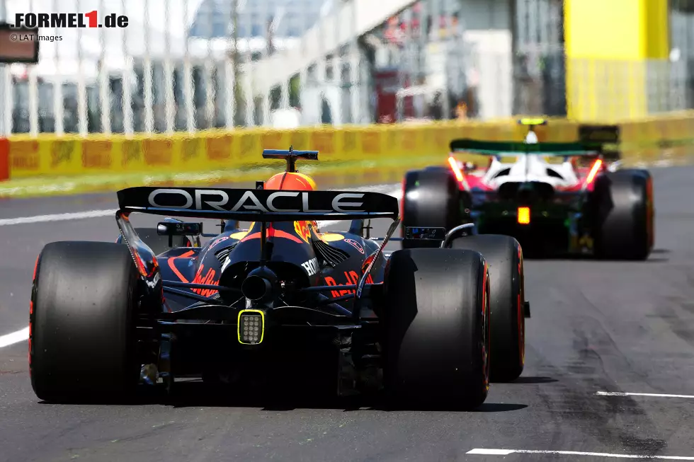 Foto zur News: Lewis Hamilton (Ferrari) und Max Verstappen (Red Bull)