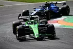 Foto zur News: Nico Hülkenberg (Sauber) und Carlos Sainz (Williams)