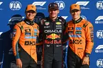 Foto zur News: Max Verstappen (Red Bull), Lando Norris (McLaren) und Oscar Piastri (McLaren)