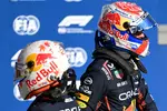 Foto zur News: Max Verstappen (Red Bull) und Yuki Tsunoda (Red Bull)