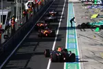 Foto zur News: Lando Norris (McLaren) und Max Verstappen (Red Bull)