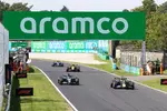 Foto zur News: Max Verstappen (Red Bull), George Russell (Mercedes), Lando Norris (McLaren) und Carlos Sainz (Williams)