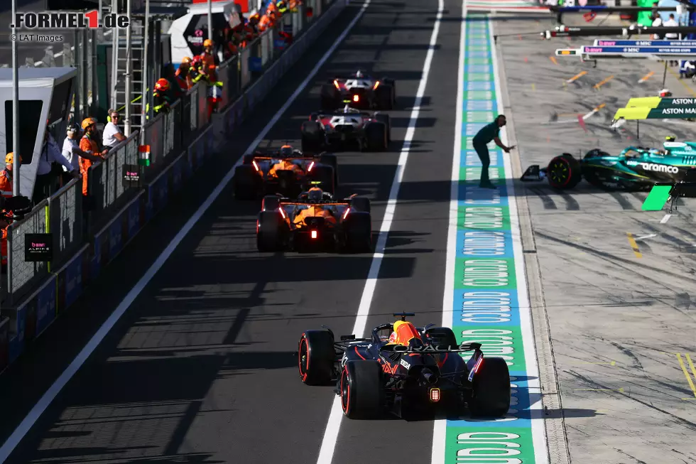 Foto zur News: Lando Norris (McLaren) und Max Verstappen (Red Bull)