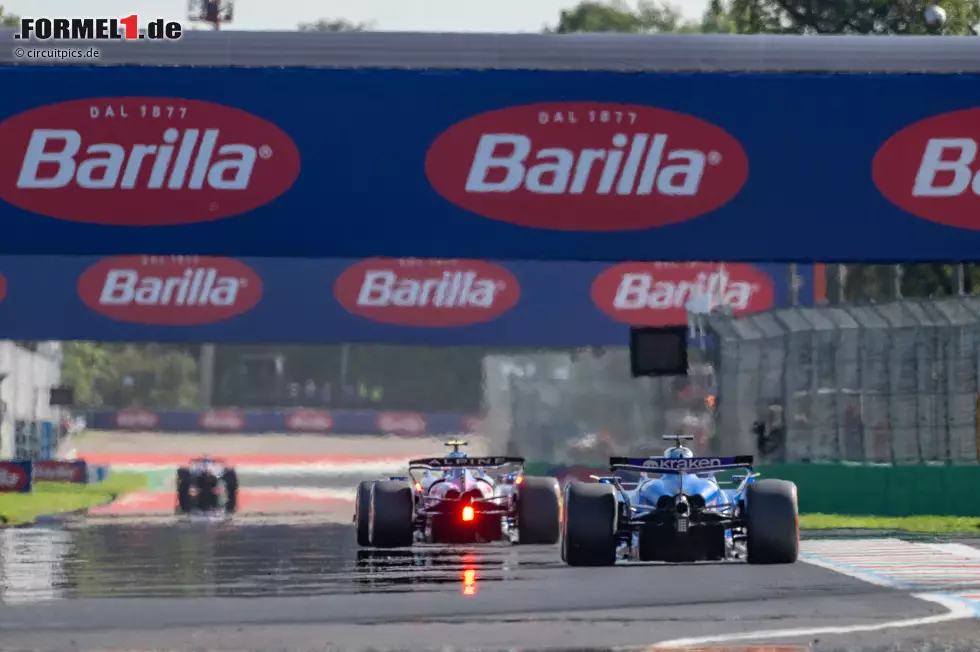 Foto zur News: Alexander Albon (Williams) und Franco Colapinto (Alpine)