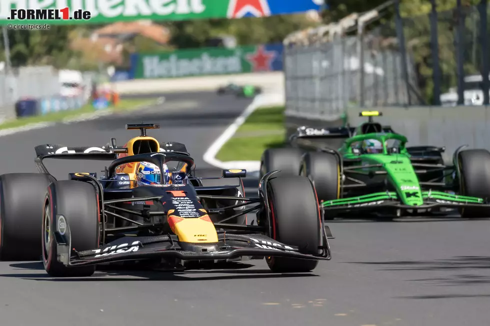 Foto zur News: Max Verstappen (Red Bull) und Gabriel Bortoleto (Sauber)