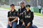 Foto zur News: Max Verstappen (Red Bull) und Yuki Tsunoda (Red Bull)