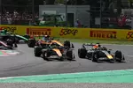 Foto zur News: Max Verstappen (Red Bull) und Lando Norris (McLaren)