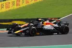 Foto zur News: Oscar Piastri (McLaren) und Max Verstappen (Red Bull)