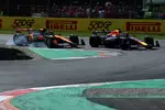 Foto zur News: Max Verstappen (Red Bull), Lando Norris (McLaren) und Mark Thompson