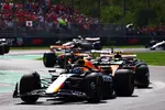 Foto zur News: Max Verstappen (Red Bull), Lando Norris (McLaren) und Charles Leclerc (Ferrari)