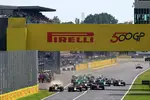 Foto zur News: Max Verstappen (Red Bull), Lando Norris (McLaren) und Oscar Piastri (McLaren)
