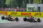 Foto zur News: Max Verstappen (Red Bull) und Lando Norris (McLaren)