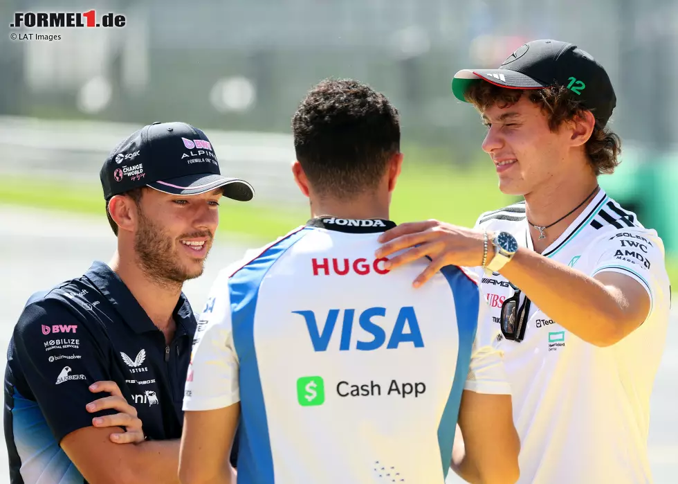 Foto zur News: Andrea Kimi Antonelli, Pierre Gasly (Alpine) und Isack Hadjar (Racing Bulls)
