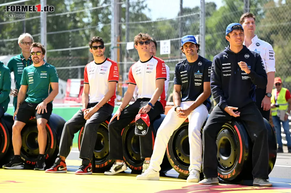 Alexander Albon (Williams), Fernando Alonso (Aston Martin), Esteban Ocon (Haas), Oliver Bearman (Haas) und Carlos Sainz (Williams) Foto zur News: Alexander Albon (Williams), Fernando Alonso (Aston Martin), Esteban Ocon (Haas), Oliver Bearman (Haas) und Carlos Sainz (Williams)
