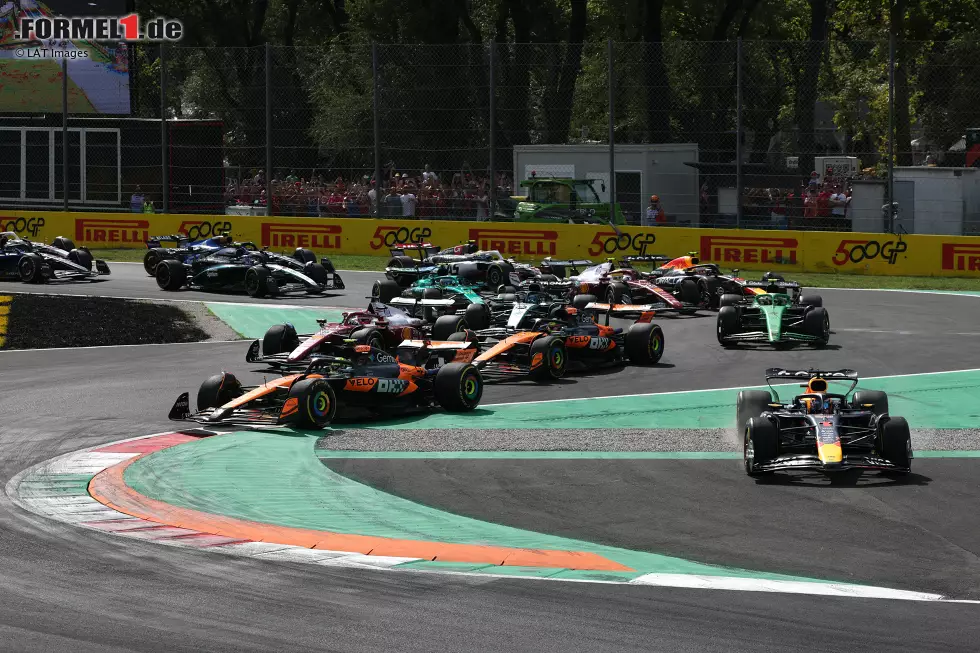Foto zur News: Max Verstappen (Red Bull) und Lando Norris (McLaren)