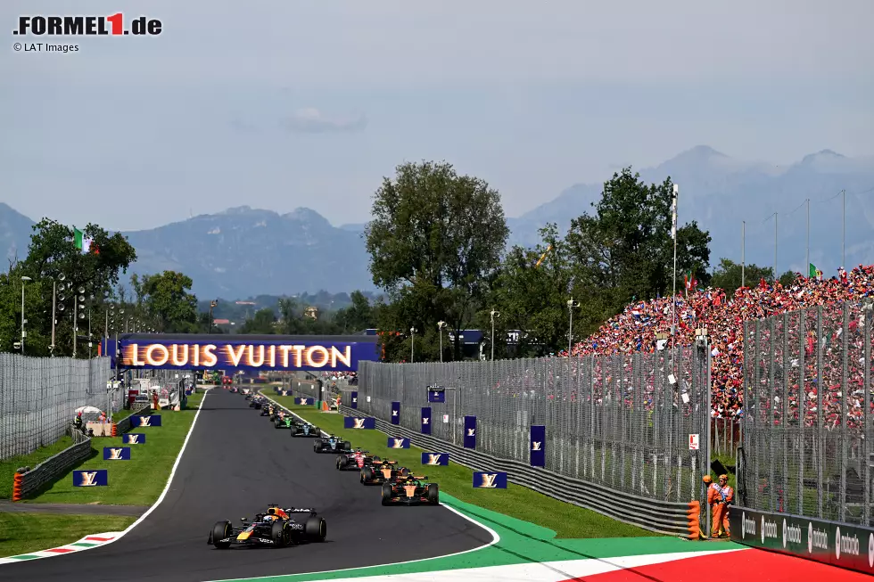 Foto zur News: Max Verstappen (Red Bull) und Lando Norris (McLaren)