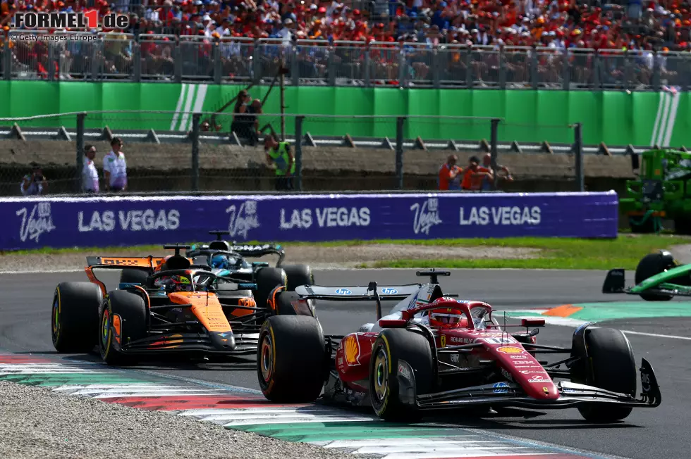 Foto zur News: Charles Leclerc (Ferrari) und Oscar Piastri (McLaren)