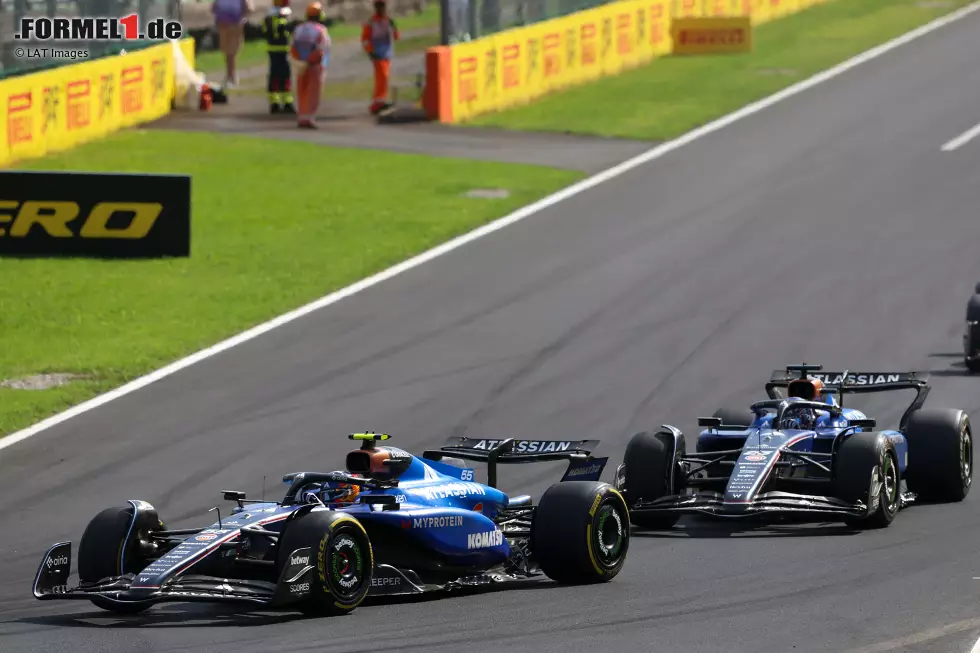 Foto zur News: Alexander Albon (Williams) und Carlos Sainz (Williams)