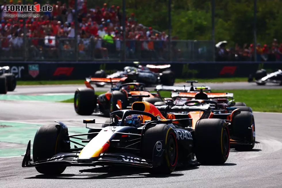 Foto zur News: Max Verstappen (Red Bull), Lando Norris (McLaren) und Charles Leclerc (Ferrari)