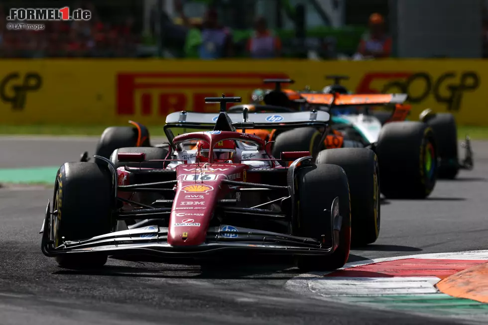 Foto zur News: Charles Leclerc (Ferrari) und Oscar Piastri (McLaren)
