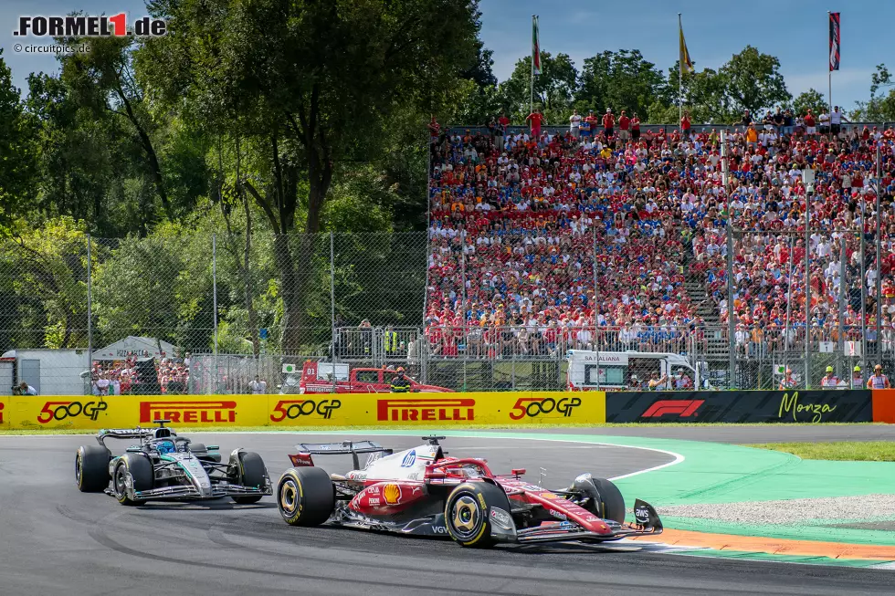 Foto zur News: Charles Leclerc (Ferrari) und George Russell (Mercedes)