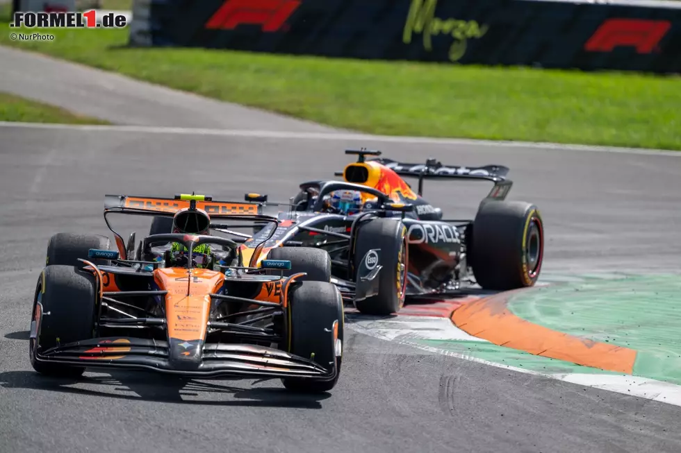 Foto zur News: Lando Norris (McLaren) und Max Verstappen (Red Bull)