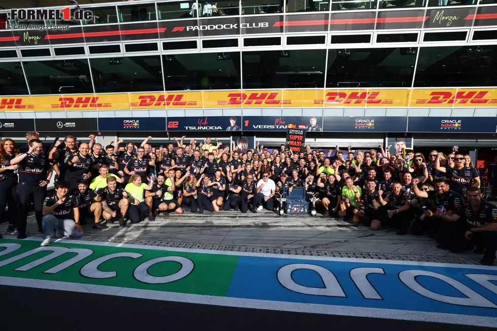 Foto zur News: Max Verstappen (Red Bull) und Mark Thompson