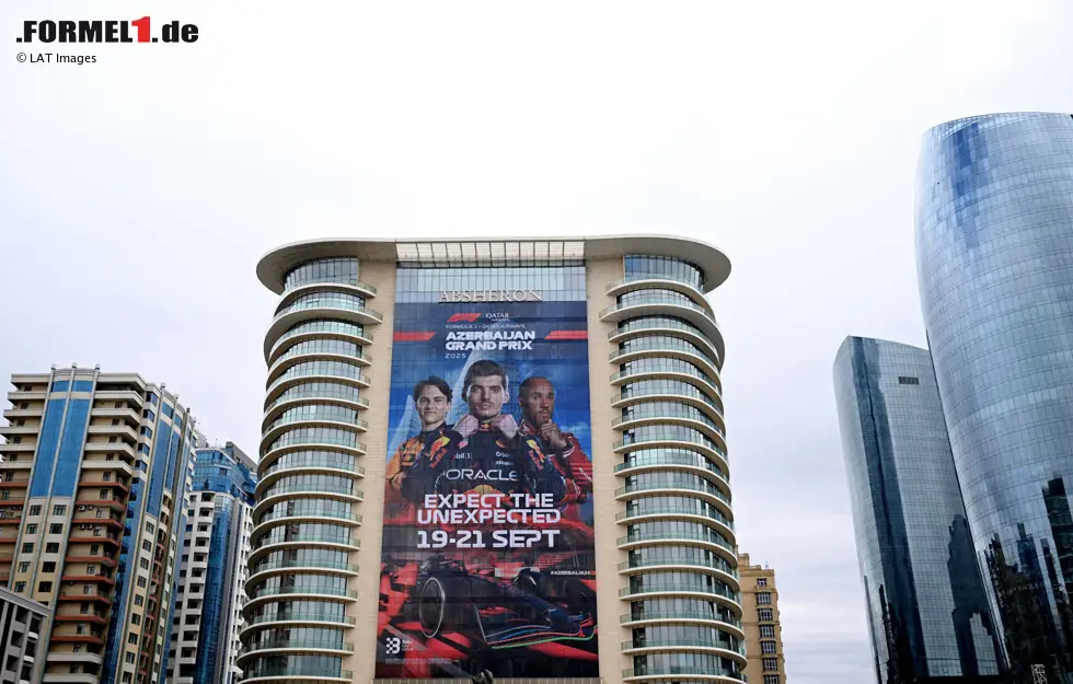 Foto zur News: Formel-1-Poster in Baku