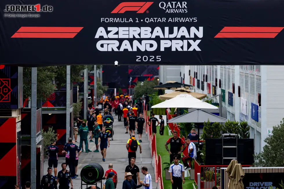 Foto zur News: Blick ins Fahrerlager in Baku