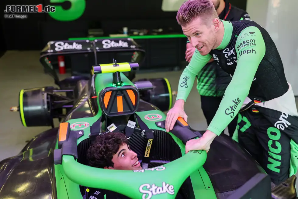 Foto zur News: Gabriel Bortoleto (Sauber) und Nico Hülkenberg (Sauber)