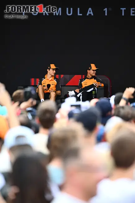 Foto zur News: Oscar Piastri (McLaren) und Lando Norris (McLaren)