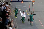 Foto zur News: Lance Stroll (Aston Martin) und Fernando Alonso (Aston Martin)