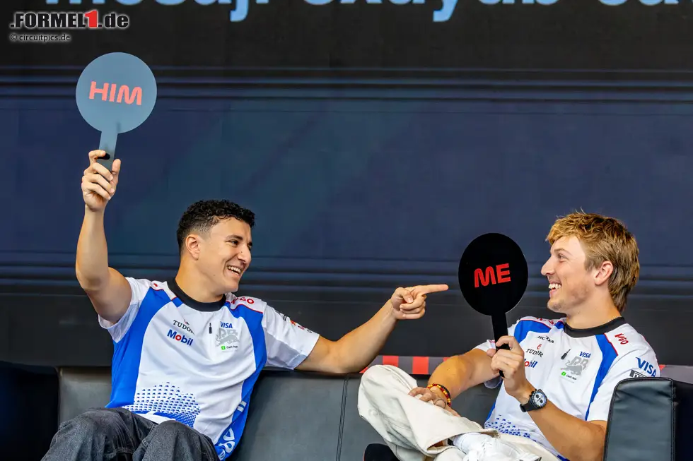 Foto zur News: Isack Hadjar (Racing Bulls) und Liam Lawson (Racing Bulls)