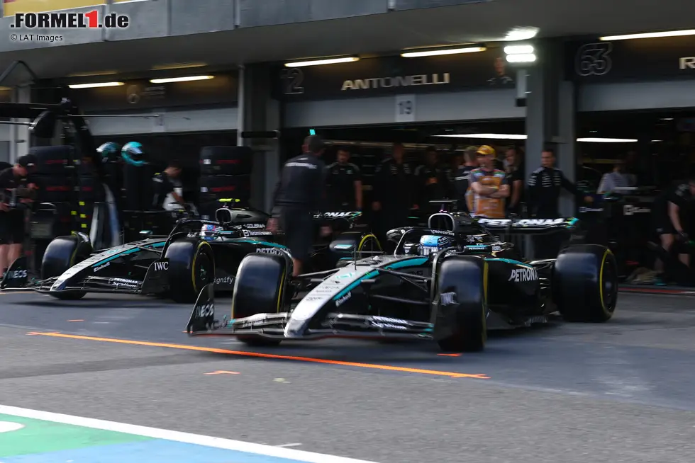 Foto zur News: Andrea Kimi Antonelli (Mercedes) und George Russell (Mercedes)