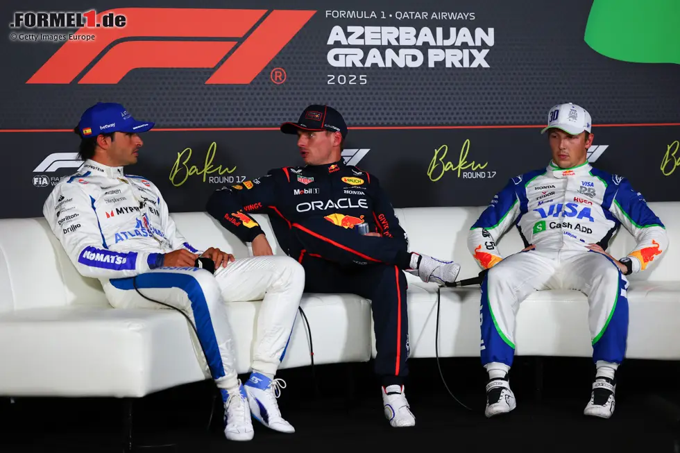 Foto zur News: Max Verstappen (Red Bull), Carlos Sainz (Williams) und Liam Lawson (Racing Bulls)