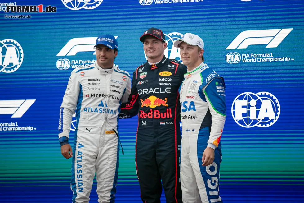 Foto zur News: Carlos Sainz (Williams), Max Verstappen (Red Bull) und Liam Lawson (Racing Bulls)