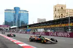 Foto zur News: Lando Norris (McLaren) und Charles Leclerc (Ferrari)