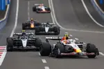 Foto zur News: Andrea Kimi Antonelli, Liam Lawson (Racing Bulls) und George Russell (Mercedes)